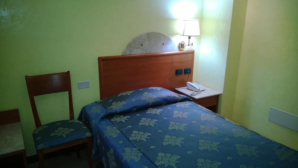 Hotel Gallo D'Oro Corigliano Calabro Room photo